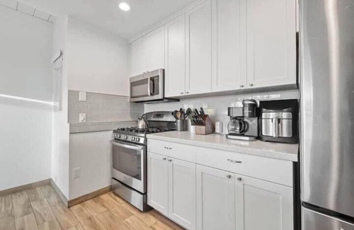 Mission Beach Maison | Ocean Views, Steps to Beach, Rooftop, Firepit