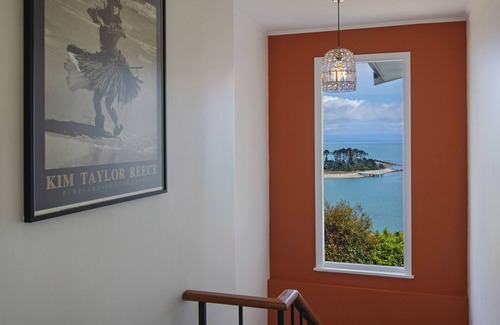 Britannia Heights Maison | Ocean Vista - Nelson Waterfront Holiday Home