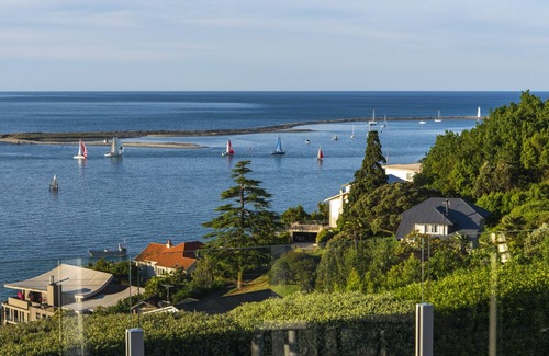 Britannia Heights Maison | Ocean Vista - Nelson Waterfront Holiday Home