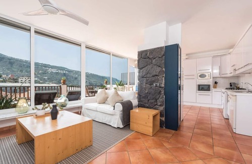 La Mancha Appartement | Ocean/volcano views, terrace, wifi, concierge [B]
