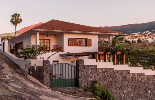 La Mancha Appartement | Ocean/volcano views, terrace, wifi, concierge [B]