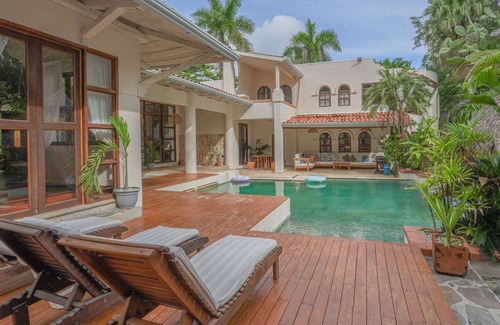 Mal Pais Villa | Villa Oceana ~ Front de mer ~ 4 chambres / 4. 5 salles de bain ~ Piscine & Jacuzzi uniques ~ Luxe