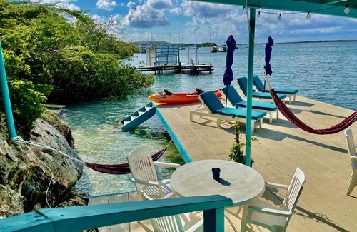 Oranjestad Copropriété | Oceanfront 1BDRCondo: 2x Queen-Beds|Pool|Full-Kitchen|SofaBed|Mini-Beach|Dock