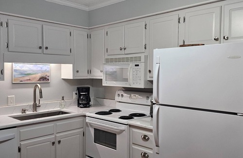 Murrells Inlet Copropriété | Oceanfront, 1st Floor, Gated, Private Family Beach See 5/5 star reviews