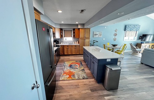 Indian Beach Copropriété | Oceanfront 2 bedroom 2 bath condo, beautifully decorated and maintained