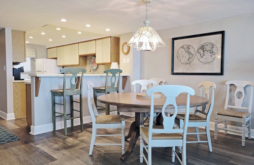 Litchfield by the Sea Copropriété | Oceanfront 2-story condo, direct ocean view, 2 balconies, 2 king beds, pool