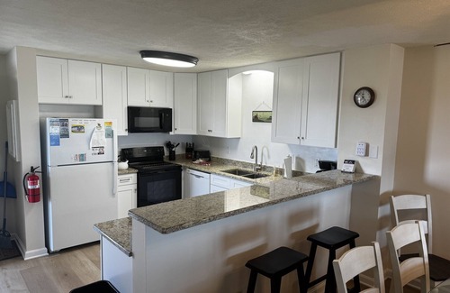Rodanthe Copropriété | Oceanfront 2BR / 2 Bath Condo deuxième étage avec piscine et terrasse au bord de l'océan
