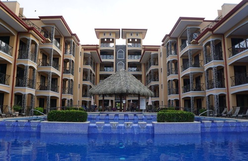Barrio Los Villalobos Copropriété | Ocean Front 3BDR Condo with direct beach access