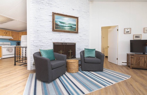 Rockport Maison | Oceanfront 4 BR/2 Bath Long Beach Vacation Home - Grill, Outdoor shower, AC