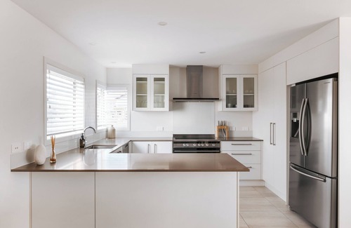 Papamoa Beach Maison | Oceanfront Oasis ~ Papamoa Beach - Beyonder Holiday Homes