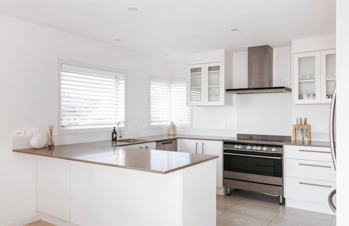 Papamoa Beach Maison | Oceanfront Oasis ~ Papamoa Beach - Beyonder Holiday Homes
