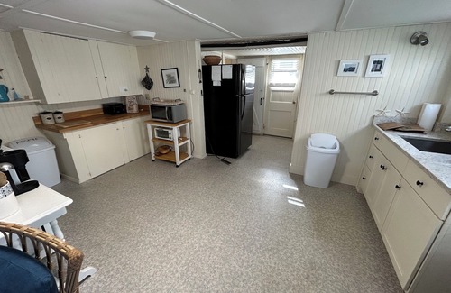 Wells Beach Appartement | Oceanfront apartment. 2 bedrooms. Steps to the beach
