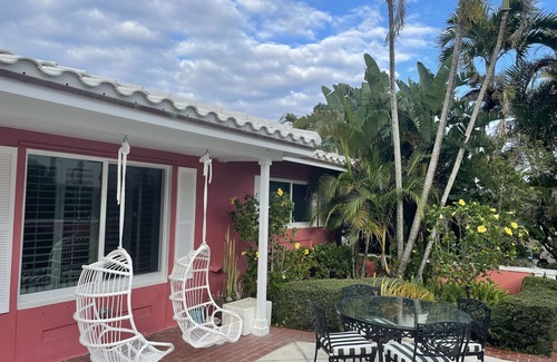 Juno Beach Maison | Oceanfront Beach Cottage with Private beach access in beautiful Juno Beach.