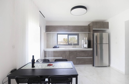 Haifa Appartement | Oceanfront Beach House W Jacuzzi ג׳קוזי על הים