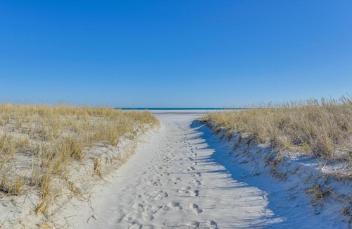 Southend Appartement | Oceanfront Brigantine Condo with Community Pool!