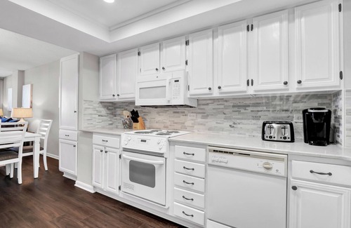 Wrightsville Beach Copropriété | Oceanfront Condo at Station One – Ocean Views, Pool, and Tennis!