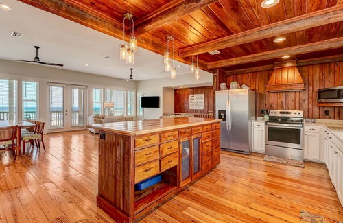 Ocean Cay Maison | Oceanfront | Completely Renovated Historic Home | Huge Balcony Amazing Ocean Views