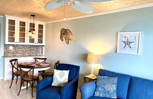 Fernandina Beach Copropriété | Récemment rénové 2 lits KING Oceanfront Wifi gratuit haute définition TV piscine d'eau salée