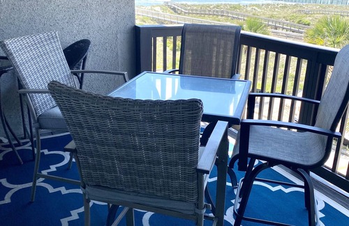 Fernandina Beach Copropriété | Récemment rénové 2 lits KING Oceanfront Wifi gratuit haute définition TV piscine d'eau salée