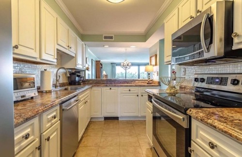 Litchfield by the Sea Copropriété | Oceanfront condo only 100 steps from the beach!