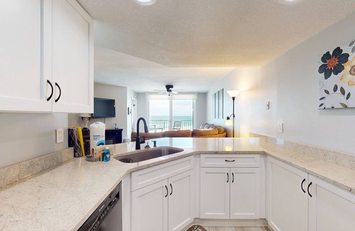 Ponce Inlet Maison | Oceanfront Condo with Outdoor and Indoor Pool and Direct Beach Access