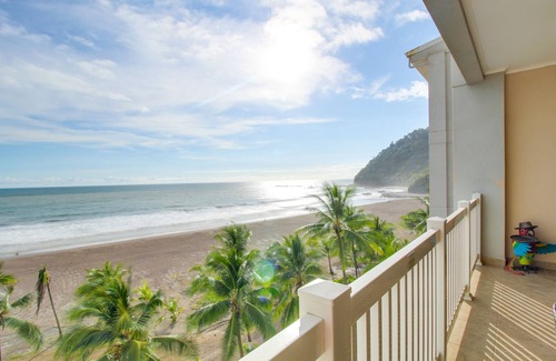 Barrio Los Villalobos Appartement | condo Oceanfront avec plage et accès à la piscine partagée et vue imprenable sur l'océan!