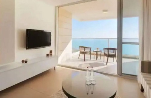 Acre Appartement | Oceanfront Deluxe Suite