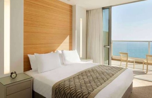 Acre Appartement | Oceanfront Deluxe Suite