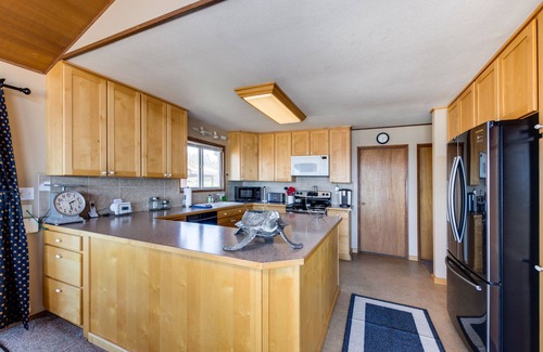 Gleneden Beach Maison | Ocean-chien maison conviviale w / pont, bain à remous privé et vue imprenable!