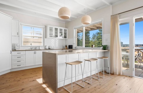 Collaroy Maison | -Oceanfront Elegance: A Coastal Haven in Collaroy Basin's Finest position
