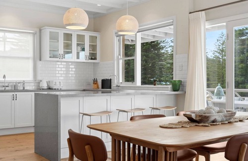 Collaroy Maison | -Oceanfront Elegance: A Coastal Haven in Collaroy Basin's Finest position