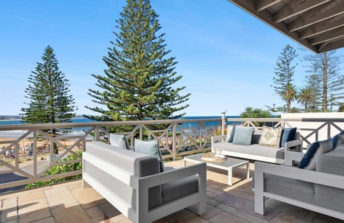Collaroy Maison | -Oceanfront Elegance: A Coastal Haven in Collaroy Basin's Finest position