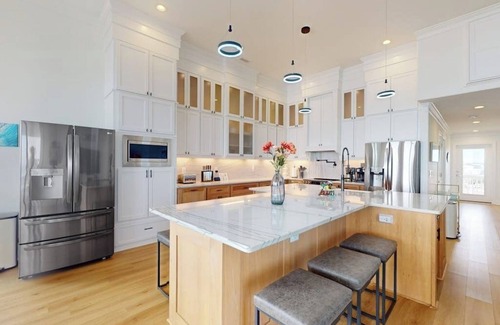 Surf City Maison | 🏖️ Oceanfront Fun House w/Hot Tub, Heated Pool, EV⚡, Elevator & Game Room 🌅