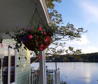 Chester Maison | Oceanfront Garden Cottage - Gateway to Attractions and Towns, Private Cove Mooring