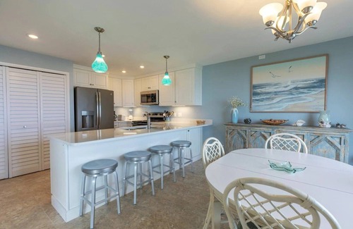 New Smyrna Beach Copropriété | Oceanfront Ground-Floor Retreat on No-Drive Beach | Peace & Comfort