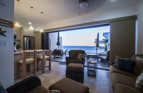 Cabo Bello Copropriété | NOUVELLE LISTE! VUE MER INTÉRIEUR / EXTÉRIEUR DE 2 CHAMBRES À COUCHER AU REZ DE L'OCEANFRONT