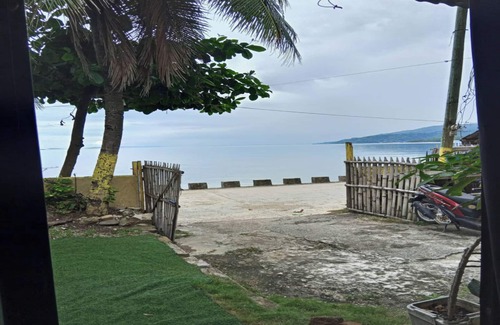 Puerto Galera Maison | Oceanfront Guest House