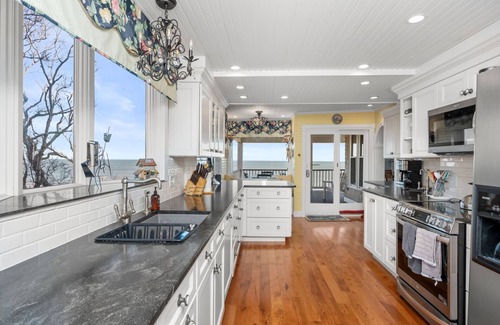 Sagamore Beach Maison | Oceanfront home on Sagamore Beach with panoramic views of Cape Cod Bay, sleeps 10