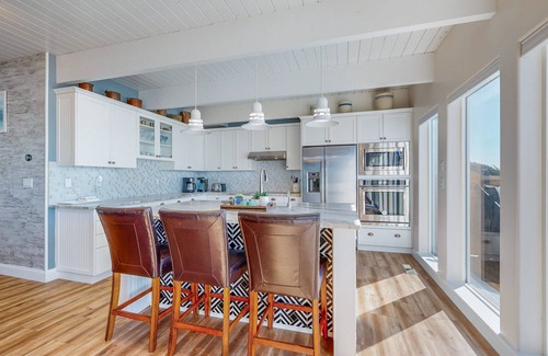 South Beach Maison | Oceanfront home with incredible Pacific view, private hot tub, deck grill & W/D