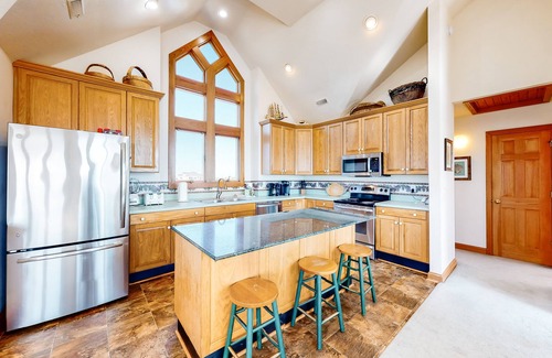Ocean Isle Estates Maison | Oceanfront home with private hot tub, pool, washer/dryer & central AC