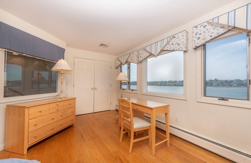Kenyon Maison | Oceanfront House in Narragansett