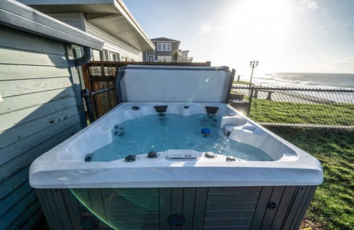 Gleneden Beach Maison | Maison en bord de mer avec bain à remous privé et vue spectaculaire - à quelques pas de la plage, 1 chien OK