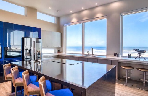 Ocean Cay Maison | Oceanfront Luxe / Rooftop Hot Tub Elevator Fire Pit