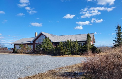 Saint John County Maison | Oceanfront - Million Dollar View with a Hot Tub!