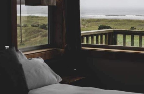 Long Beach Hôtel | Oceanfront Oasis: Long Beach Retreat Near Discovery Trail! Pets Allowed, Pool.