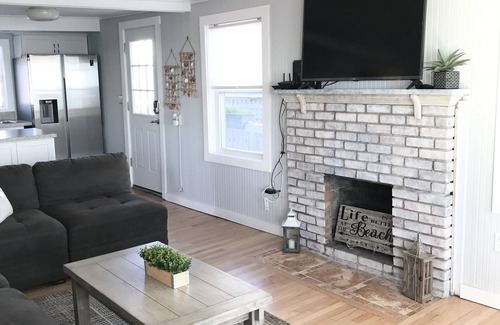 Old Saybrook Maison | Oceanfront Oasis Spacious 3-Bedroom, 2-Bath Retreat for 12 Linens Included
