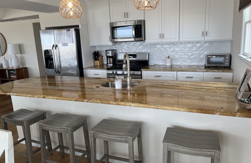South End Maison | Oceanfront, sur la plage, des vues incroyables!, Immense pont de plage, 4 BR / 4 BA