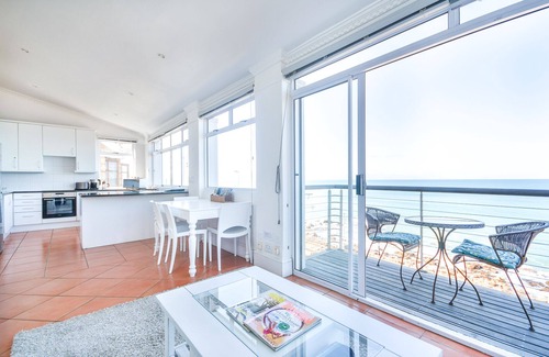 Kalk Bay Maison | Oceanfront Penthouse
