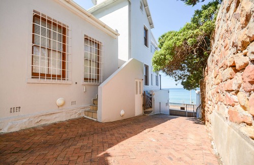 Kalk Bay Maison | Oceanfront Penthouse
