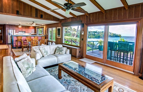 Hilo Maison | Promontoire en bord de mer avec une vue imprenable et un hébergement de luxe. Marchez jusqu'à la plage!